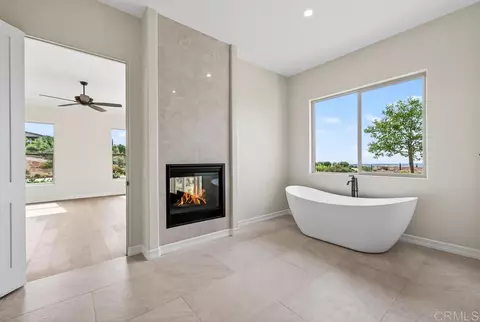 Bath - 3066 Via Montevina, Fallbrook, CA 92028 photo 4 of 7
