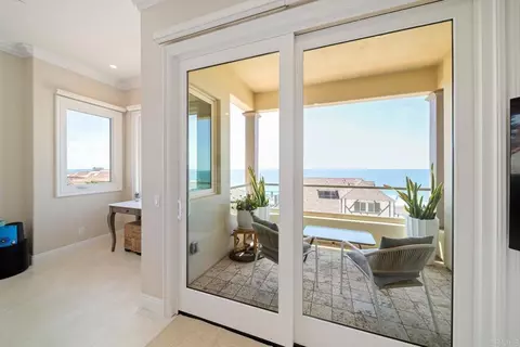 Entry Way - 1922 S Pacific St, Oceanside, CA 92054 photo 2 of 6