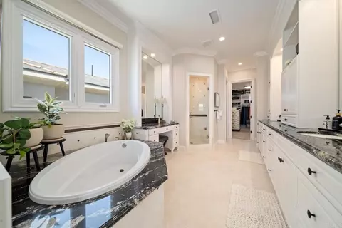 Bath - 1922 S Pacific St, Oceanside, CA 92054 photo 1 of 3