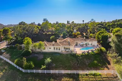 161 Lemon Grove Dr, Fallbrook, CA 92028