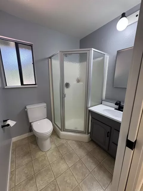 Bath - 15426 Vali Hai Rd, Poway, CA 92064 photo 3 of 3
