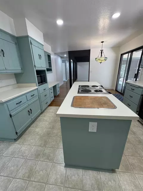 Kitchen - 15426 Vali Hai Rd, Poway, CA 92064 photo 3 of 5