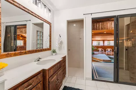 Bath - 15426 Vali Hai Rd, Poway, CA 92064 photo 1 of 3