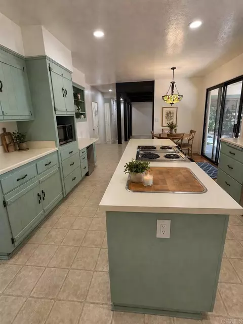 Kitchen - 15426 Vali Hai Rd, Poway, CA 92064 photo 4 of 5
