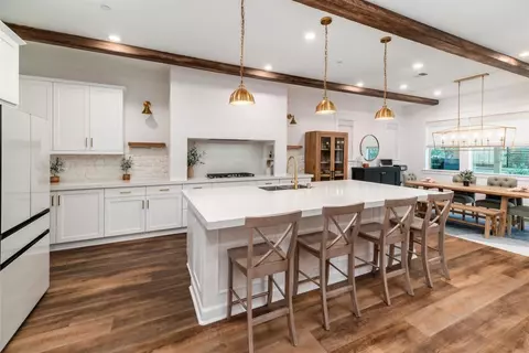 587 Gateway Ln, San Marcos, CA 92078