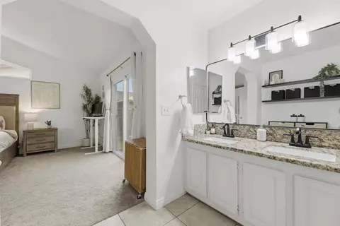 Bath - 4957 Dulin Rd, Fallbrook, CA 92028 photo 1 of 3