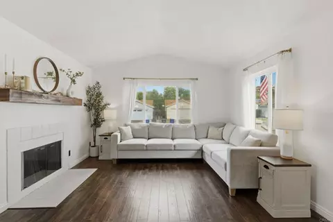 Living - 4957 Dulin Rd, Fallbrook, CA 92028 photo 1 of 4