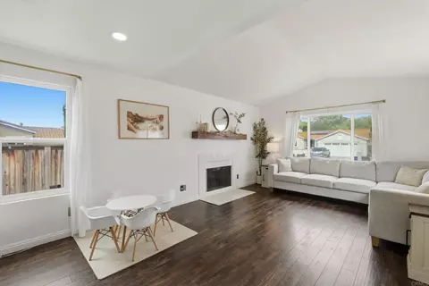 Living - 4957 Dulin Rd, Fallbrook, CA 92028 photo 3 of 4