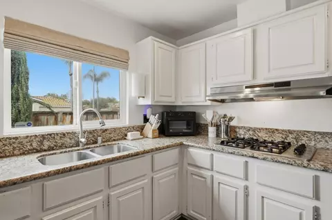 Kitchen - 4957 Dulin Rd, Fallbrook, CA 92028 photo 2 of 3