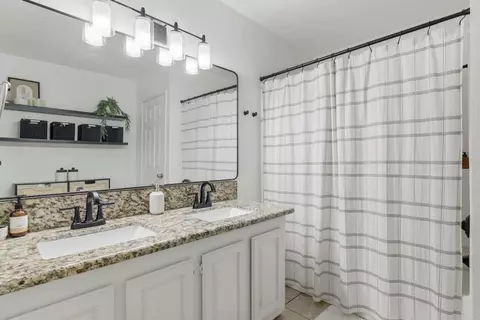 Bath - 4957 Dulin Rd, Fallbrook, CA 92028 photo 2 of 3