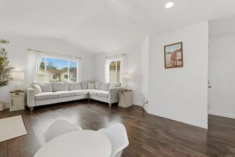 Living - 4957 Dulin Rd, Fallbrook, CA 92028 photo 2 of 4