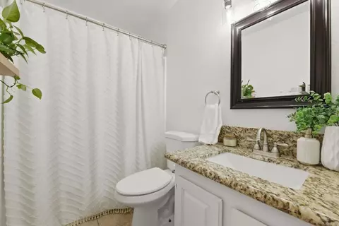 Bath - 4957 Dulin Rd, Fallbrook, CA 92028 photo 3 of 3