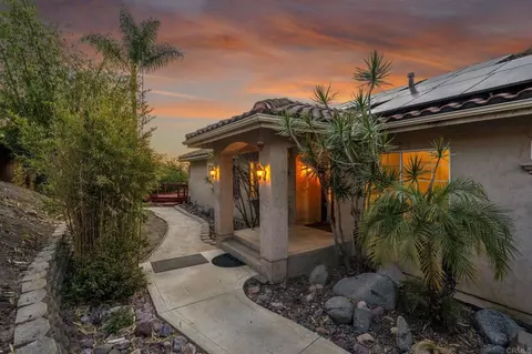 1021 Marine View Dr, Vista, CA 92081