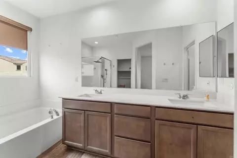 Entry Way - 750 Green Ct, Perris, CA 92571 photo 4 of 6