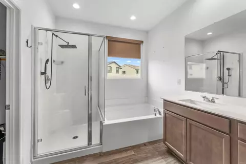 Bath - 750 Green Ct, Perris, CA 92571 photo 1 of 1