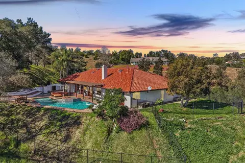 707 S Live Oak Park Rd, Fallbrook, CA 92028