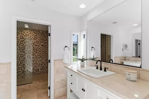 Bath - 19660 Elfin Gln, Escondido, CA 92029 photo 1 of 5
