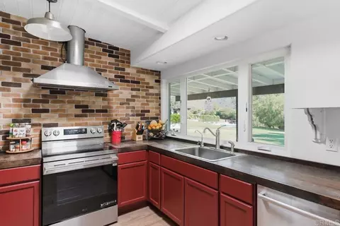 Kitchen - 19660 Elfin Gln, Escondido, CA 92029 photo 6 of 6