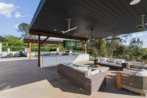 Exterior - 19660 Elfin Gln, Escondido, CA 92029 photo 8 of 13