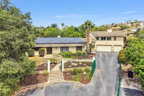3056 Overhill Dr, Vista, CA 92084