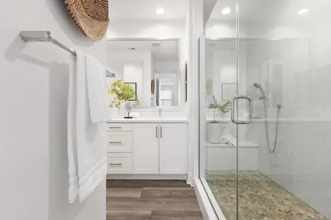 Bath - 3312 Telaga Rd, Carlsbad, CA 92010 photo 2 of 5
