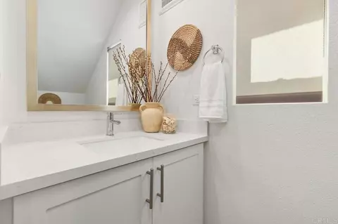 Bath - 3312 Telaga Rd, Carlsbad, CA 92010 photo 1 of 5