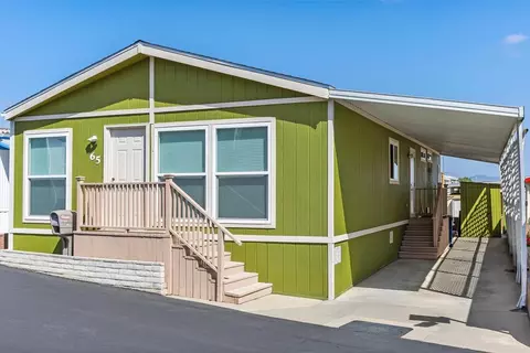 65 Hummingbird Ln, Oceanside, CA 92057