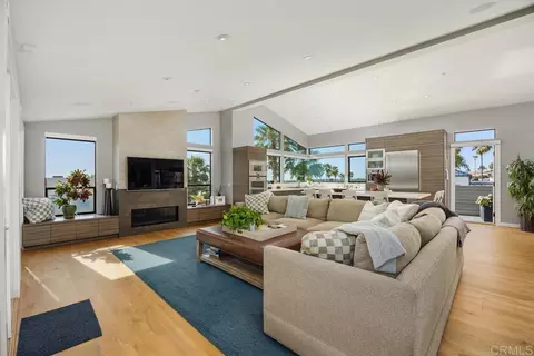 Living - 27 E St, Encinitas, CA 92024 photo 1 of 4