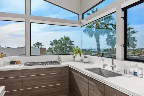 Kitchen - 27 E St, Encinitas, CA 92024 photo 3 of 4