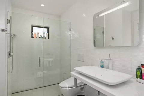 Bath - 27 E St, Encinitas, CA 92024 photo 4 of 5