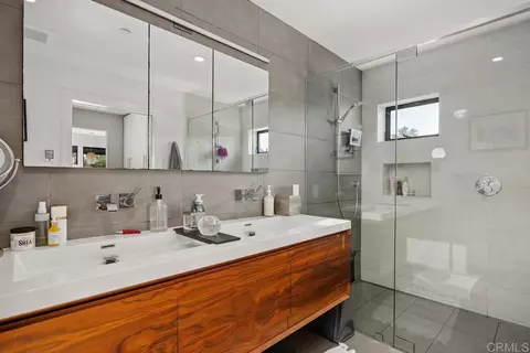 Bath - 27 E St, Encinitas, CA 92024 photo 2 of 5