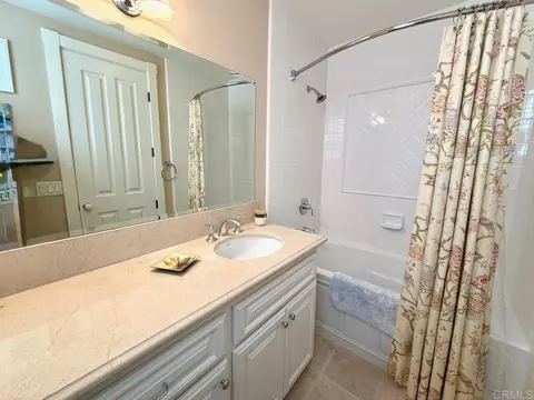Bath - 212 N Helix Ave, Solana Beach, CA 92075 photo 3 of 3