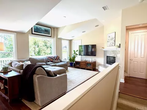 Living - 212 N Helix Ave, Solana Beach, CA 92075 photo 2 of 4