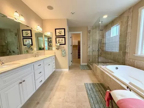 Bath - 212 N Helix Ave, Solana Beach, CA 92075 photo 2 of 3