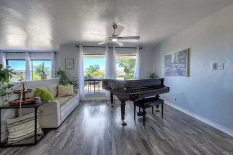 Living - 15245 La Plata Ct, Ramona, CA 92065 photo 2 of 3