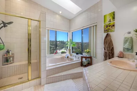 Bath - 15245 La Plata Ct, Ramona, CA 92065 photo 1 of 2