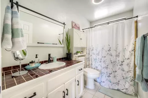 Bath - 15245 La Plata Ct, Ramona, CA 92065 photo 2 of 2