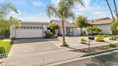 736 Granada Dr, Vista, CA 92083