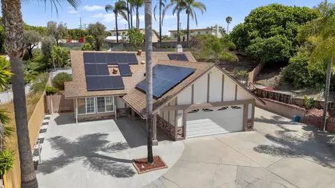 939 Chablis Ln, Vista, CA 92083