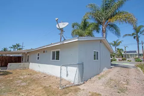 Exterior - 976 Olive Ave, Vista, CA 92083 photo 4 of 7