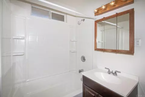 Bath - 976 Olive Ave, Vista, CA 92083 photo 1 of 2