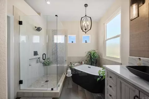 Bath - 4970 Marin Dr, Oceanside, CA 92056 photo 2 of 4