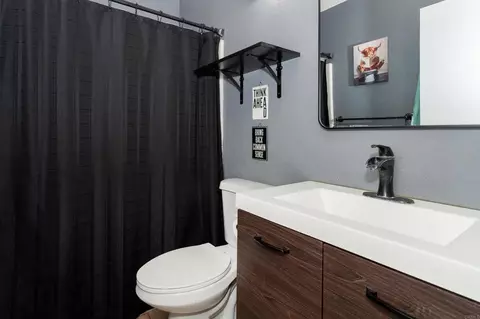 Bath - 32599 Strigel Ct, Temecula, CA 92592 photo 2 of 2
