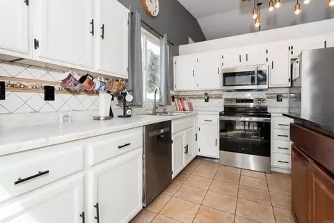 Kitchen - 32599 Strigel Ct, Temecula, CA 92592 photo 3 of 3