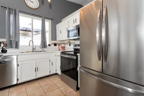 Kitchen - 32599 Strigel Ct, Temecula, CA 92592 photo 4 of 4