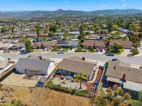 View/Area - 727 Mclain St, Escondido, CA 92027 photo 2 of 8