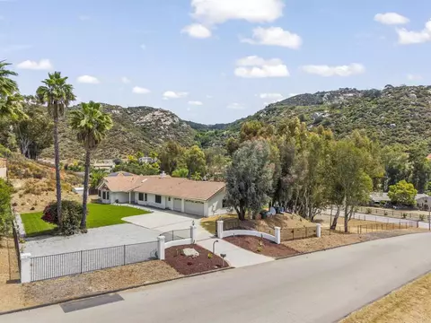 25945 Forest Dr, Escondido, CA 92026