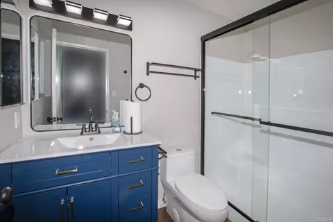 Bath - 1133 Gardena Rd, Encinitas, CA 92024 photo 3 of 3