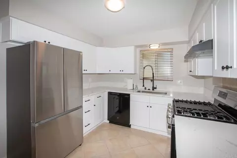 Kitchen - 1133 Gardena Rd, Encinitas, CA 92024 photo 1 of 3