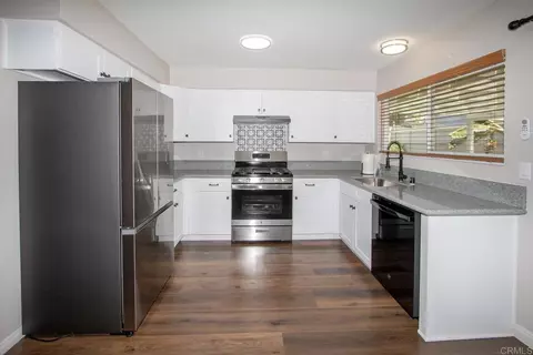 Kitchen - 1133 Gardena Rd, Encinitas, CA 92024 photo 2 of 3
